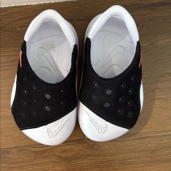 Nike Black and White Slip-On Sneakers - Picture 1 of 5
